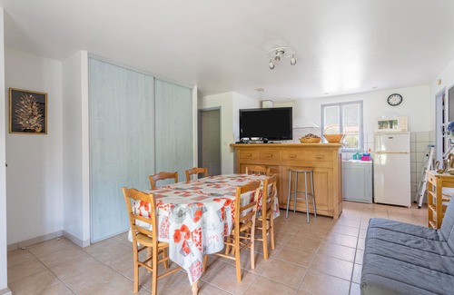 Caudies-de-Fenouilledes Maison | Holiday Home 'Au Vert' with Balcony and Wi-Fi