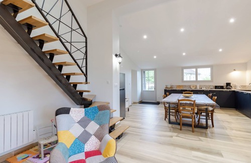 Les Salles-De-Castillon Maison | Maison de vacances 'Gîte De Lamour' avec jardin privé et Wi-Fi