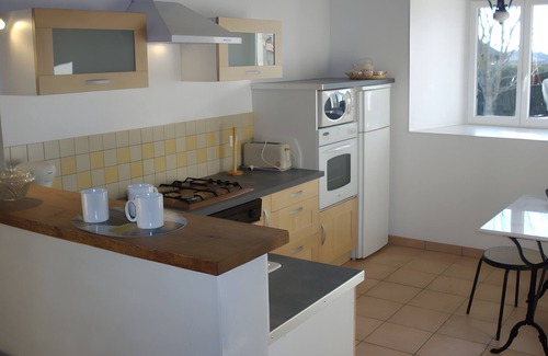 Saint-Mamet-la-Salvetat Maison | Holiday Home 'Le Marronnier' with Mountain View, Private Garden and Wi-Fi