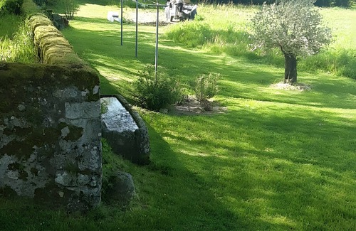 Saint-Mamet-la-Salvetat Maison | Holiday Home 'Le Marronnier' with Mountain View, Private Garden and Wi-Fi