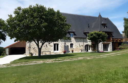 Saint-Mamet-la-Salvetat Maison | Holiday Home 'Gîte Le Rosier' with Wi-Fi