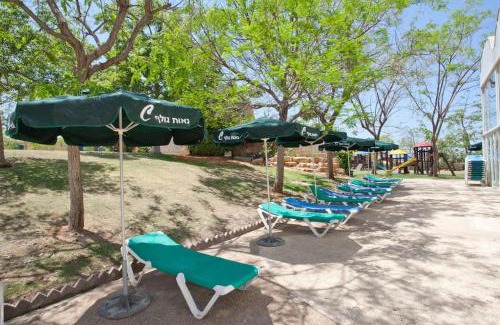 Caesarea Appartement | Holiday garden apartment עם מקלט