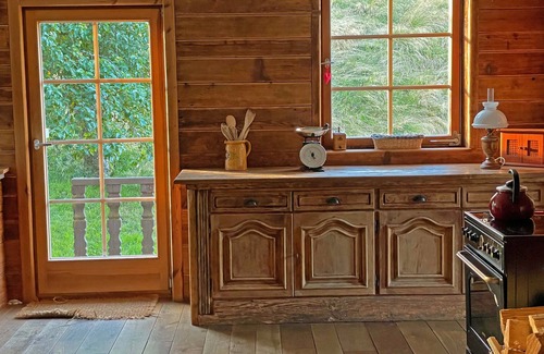 Kaisershaus Maison | Holiday Home 'Bernau' with Mountain View, Private Terrace and Wi-Fi