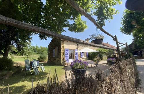 Le Buisson-de-Cadouin Maison | Maison de vacances 'La Forge' avec piscine partagée, terrasse privée et Wi-Fi