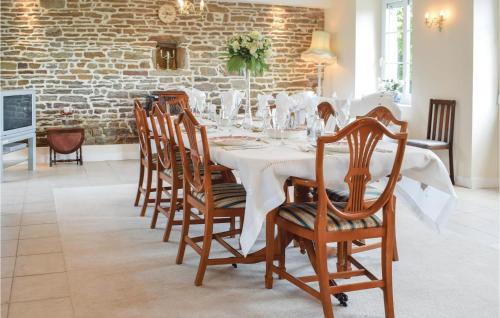 Vassy Maison | Holiday Home Château De Bremesnil P-836