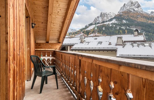 San Giovanni di Fassa Maison | Holiday Home 'Casa Rossetti Big' with Mountain View, Balcony and Wi-Fi