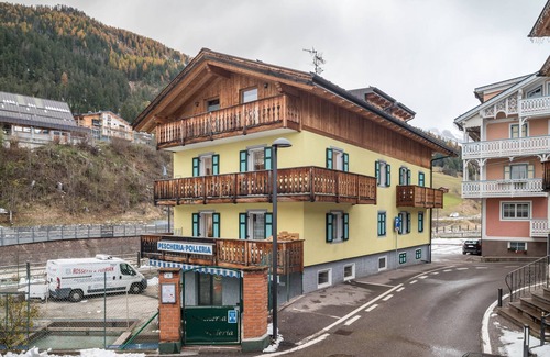San Giovanni di Fassa Maison | Holiday Home 'Casa Rossetti Big' with Mountain View, Balcony and Wi-Fi
