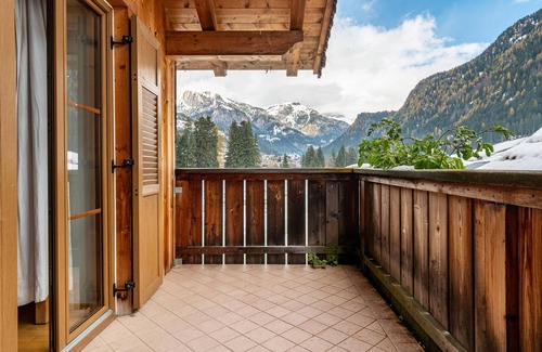 San Giovanni di Fassa Maison | Holiday Home 'Casa Titol Ami' with Mountain View, Balcony and Wi-Fi