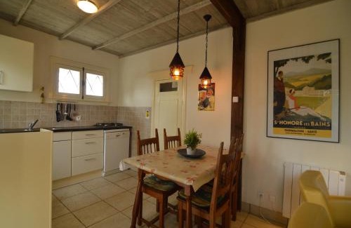 Saint-Honore-les-Bains Maison | Holiday Home in St Honoré with Scenic Views