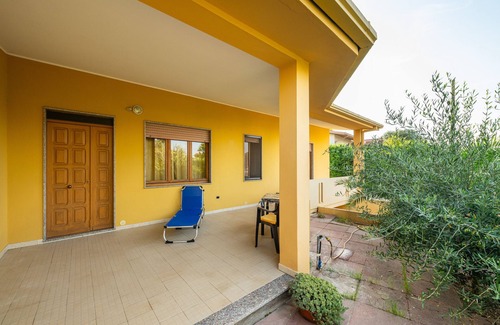 San Giovanni Suergiu Maison | Maison de vacances 'San Giovanni' avec terrasse privée, Wi-Fi et climatisation
