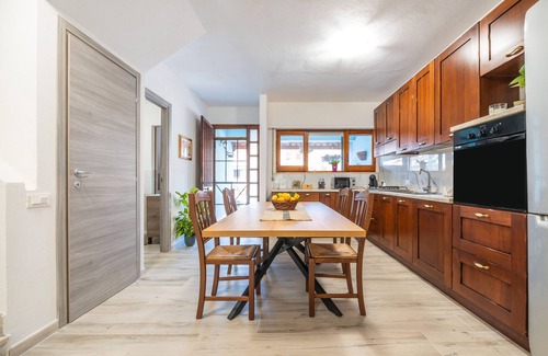 San Giovanni Suergiu Maison | Maison de vacances 'Elifra' avec terrasse privée, jardin privé et balcon