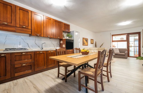 San Giovanni Suergiu Maison | Maison de vacances 'Elifra' avec terrasse privée, jardin privé et balcon