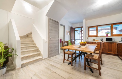 San Giovanni Suergiu Maison | Maison de vacances 'Elifra' avec terrasse privée, jardin privé et balcon