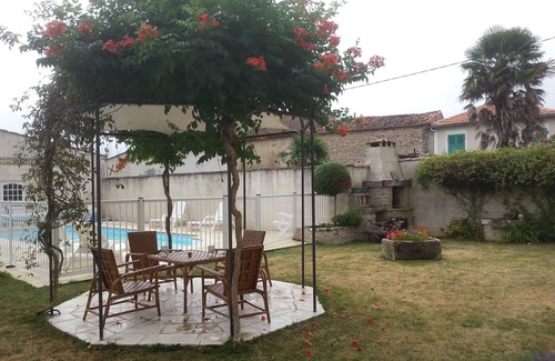 Fontaine Chalendray Maison | Maison de vacances 'Gite L'ouche De Mai' avec piscine privée, terrasse privée et Wi-Fi