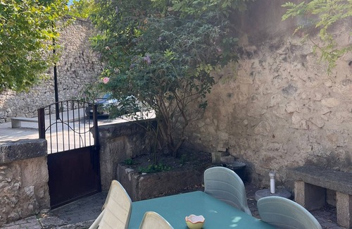 La Roque-d'Antheron Maison | Maison de Vacances 'Romaine' avec Terrasse Privée et Wi-Fi