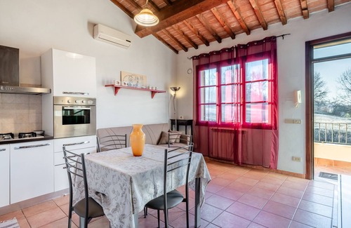 Santa Maria a Monte Maison | Holiday Home 'Fontine' with Private Terrace, Wi-Fi and Air Conditioning