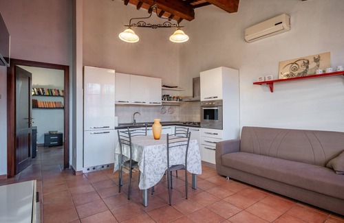Santa Maria a Monte Maison | Holiday Home 'Fontine' with Private Terrace, Wi-Fi and Air Conditioning