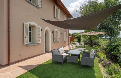 Santa Maria a Monte Maison | Holiday Home 'Oasi Al Sole' with Private Garden and Wi-Fi