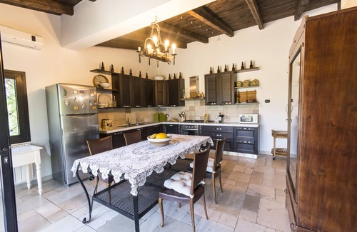 Torre Santa Susanna Maison | Holiday Home "Masseria Bellamarina" with Shared Pool & Wi-Fi