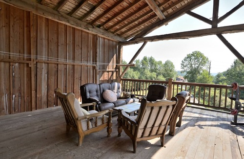 Castelnau-Durban Maison | Holiday Home 'Au Milieu Des Chevaux Mérens' with Private Terrace and Balcony