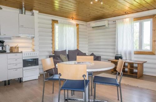 Pyhasalmi Maison | Holiday Home Aamunkoin rantatupa by Interhome