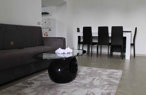 Migliarino Maison | Holiday Home 'Affittacamere Da Lory' with Private Garden and Wi-Fi