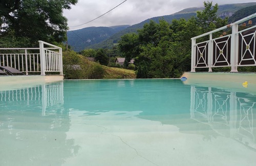 Sainte-Engrace Maison | Holiday Home 'Ainerak' with Mountain View, Private Pool and Wi-Fi