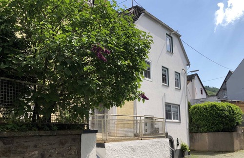 Ediger Maison | Holiday home Am Alten Stadttor in wine village of Ediger-Eller on the Moselle