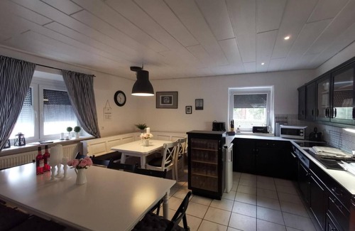 Altmannstein Maison | Holiday Home 'Am Limes' with Private Terrace, Private Garden and Wi-Fi