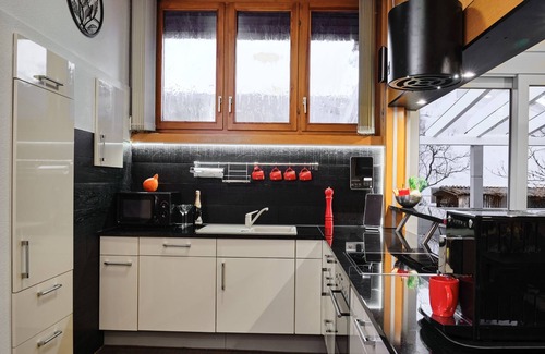 Wehingen Maison | Holiday Home 'Am Millibach' with Private Terrace, Private Garden and Wi-Fi
