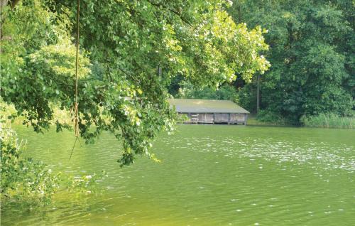 Mustin Maison | Holiday Home Am Scharbowsee K