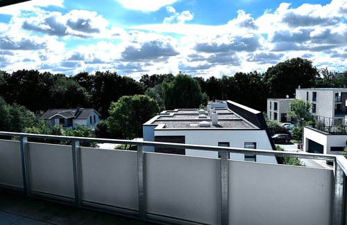 Zentrum Appartement | Holiday Home 'Am Schloßteich' with Private Terrace and Wi-Fi