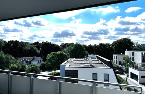 Zentrum Appartement | Holiday Home 'Am Schloßteich' with Private Terrace and Wi-Fi
