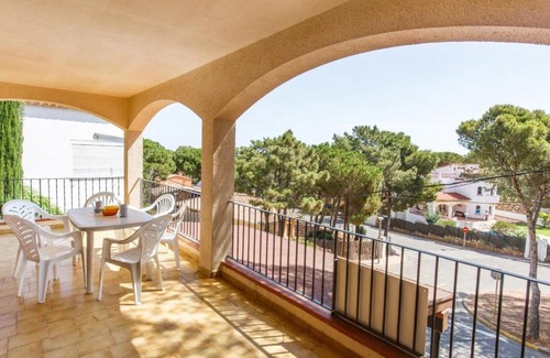 Pals Maison | Holiday Home Apartament Isern Baix by Interhome