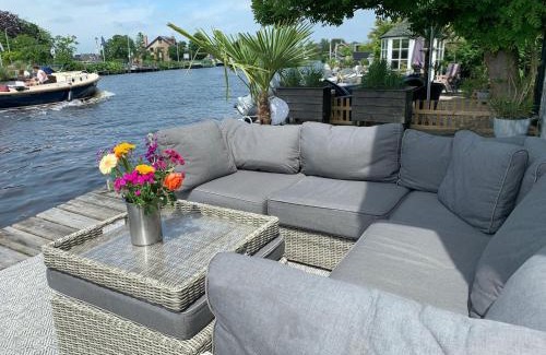 Municipality of Aalsmeer Maison | Holiday home at the water, fire place, boat and SUP rent, near Amsterdam