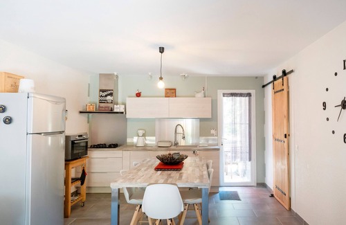 Baudignan Maison | Holiday Home 'Au Milieu D'un Airial' with Shared Pool, Private Terrace and Wi-Fi