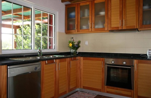 Urzelina Maison | Holiday Home 'Azorean Cottage São Jorge' with Sea View, Wi-Fi and Air Conditioning