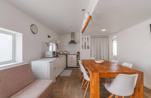 Malveira da Serra Maison | Holiday Home 'Between Mountain and Sea' with Mountain View, Private Terrace and Wi-Fi