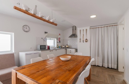 Malveira da Serra Maison | Holiday Home 'Between Mountain and Sea' with Mountain View, Private Terrace and Wi-Fi