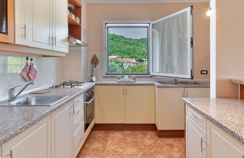 Pagubice Maison | Holiday Home Brajdice - Five Bedroom Holiday Home with Pool