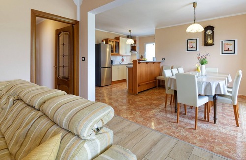 Pagubice Maison | Holiday Home Brajdice - Five Bedroom Holiday Home with Pool