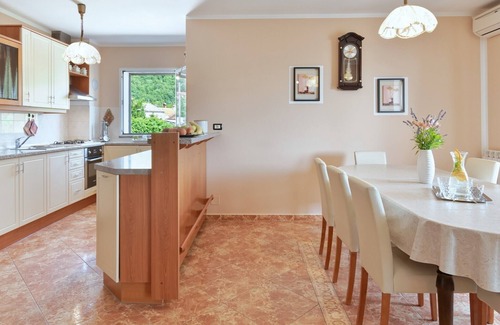 Pagubice Maison | Holiday Home Brajdice - Five Bedroom Holiday Home with Pool