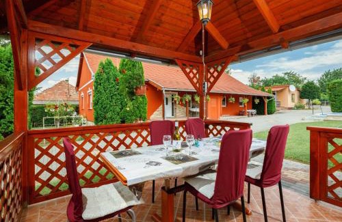 Balatonszarszo Maison | Holiday Home Brigi by Interhome