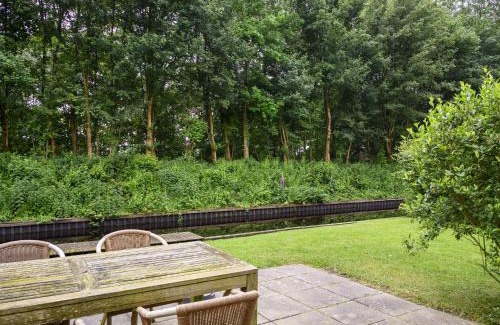 Eernewoude Maison | Holiday Home Bungalowpark It Wiid by Interhome