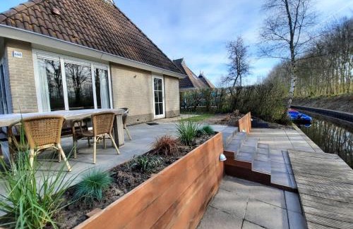 Eernewoude Maison | Holiday Home Bungalowpark It Wiid by Interhome