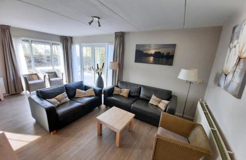 Eernewoude Maison | Holiday Home Bungalowpark It Wiid by Interhome