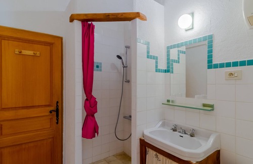 Monflanquin Maison | Holiday Home 'Côté Four' with Shared Pool, Garden, Terrace & Wi-Fi