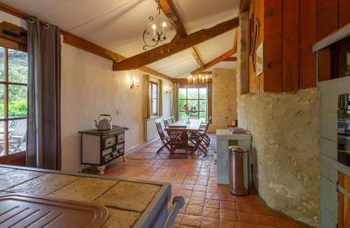 Monflanquin Maison | Holiday Home 'Côté Four' with Shared Pool, Garden, Terrace & Wi-Fi