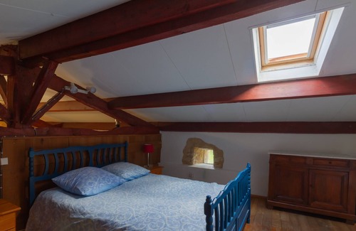 Monflanquin Maison | Holiday Home 'Côté Grange' with Shared Pool, Terrace, Garden & Wi-Fi