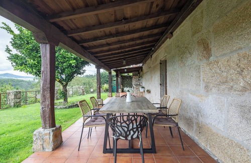 Ponte Caldelas Maison | Maison de vacances 'Casa Da Xeitosa' avec vue sur la montagne, piscine privée et Wi-Fi